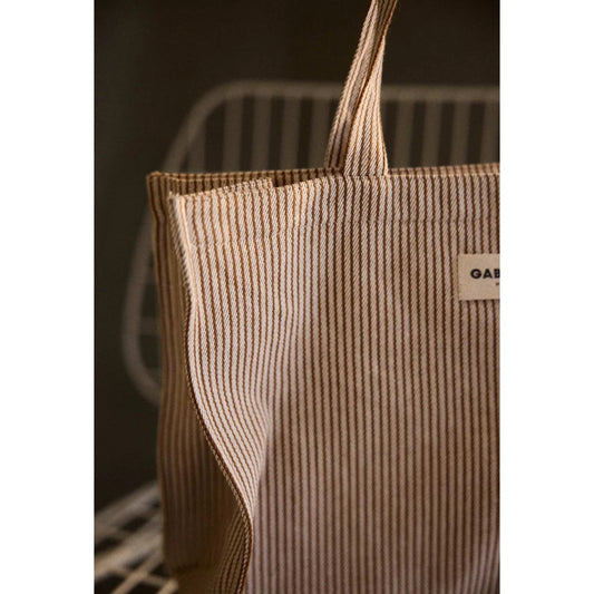 Beige und braun gestreifte canvas 24h bag argile stripes tote bag mit minimalistischem label für ökologische