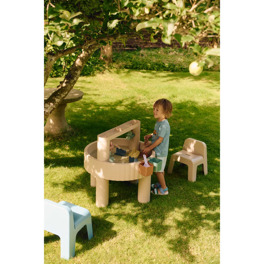 Beige plastik outdoor-wassertisch mit integriertem waschbecken und spielzeugfächern activity table sepp sandy multi mix