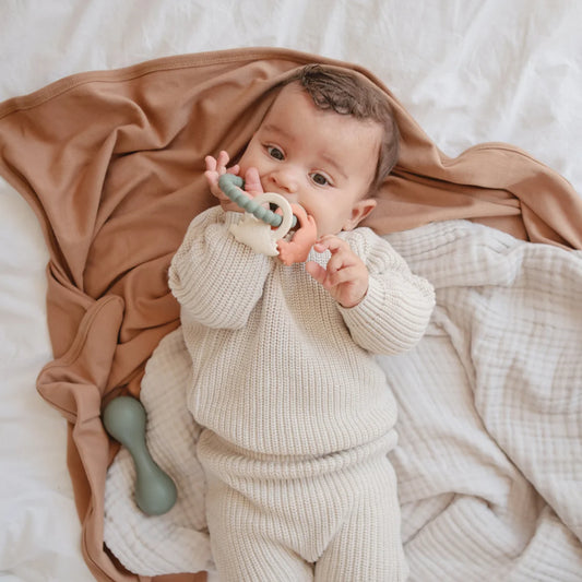 Weiches beiges Rippenstrick-Babyshift Beissring Dino