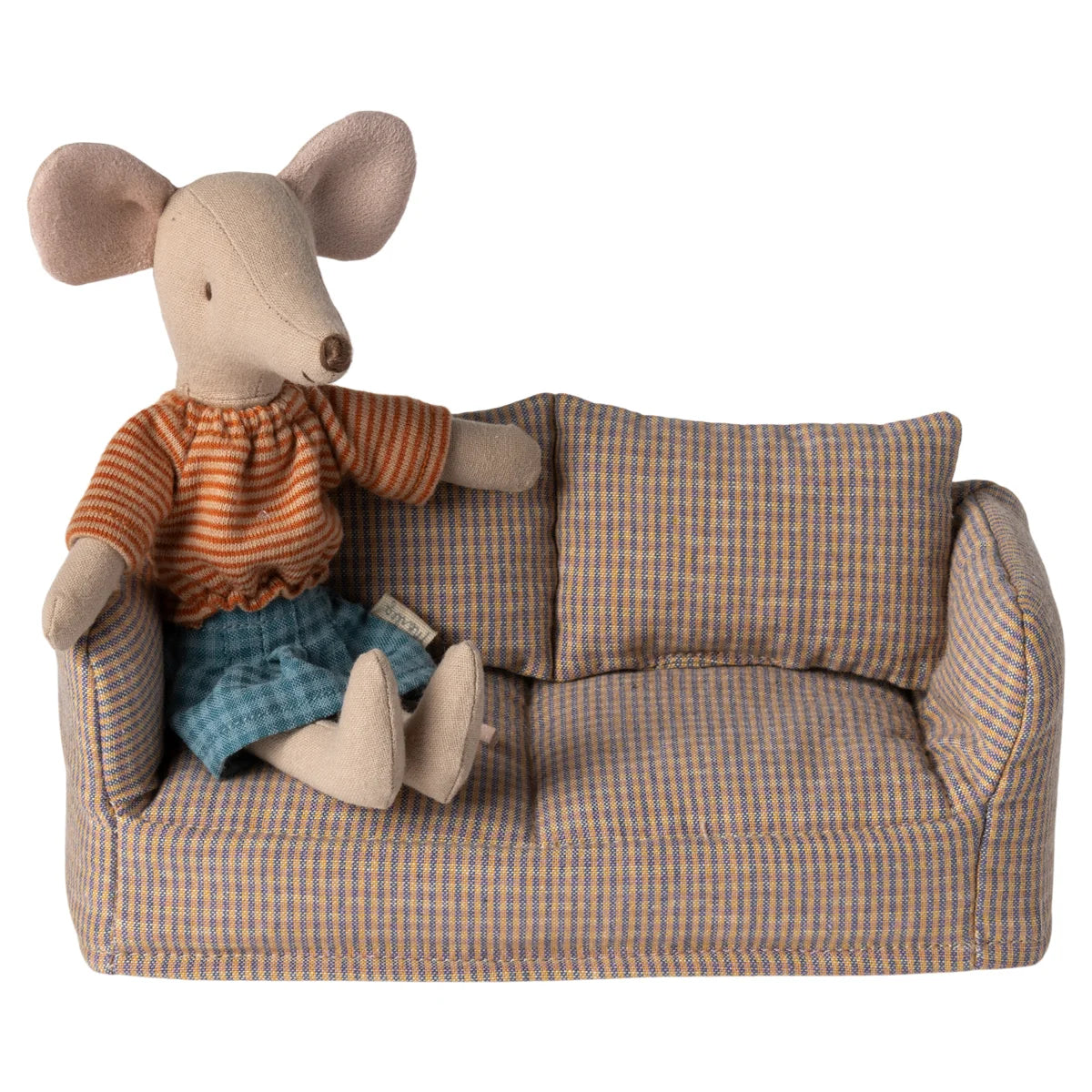 Stoffierte Maus Puppe auf Miniaturcouch im Produkt Couch Maus