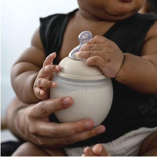 Élhée Babyflasche Sand cremegelb mit klarem Sauger, 150 ml oder 240 ml