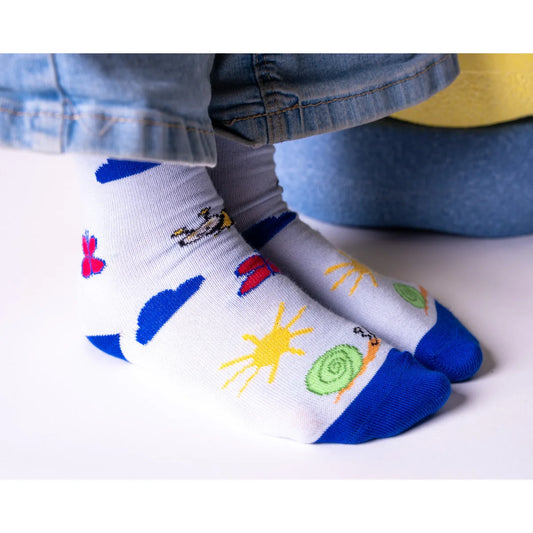 Kind trägt Kindersocken FRÜHLING von Thomas Jakobson