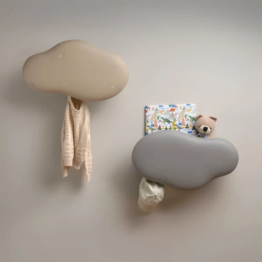 Beige und graue wolkenförmige wandregale mit matter oberfläche im marine coat rack faded-white design