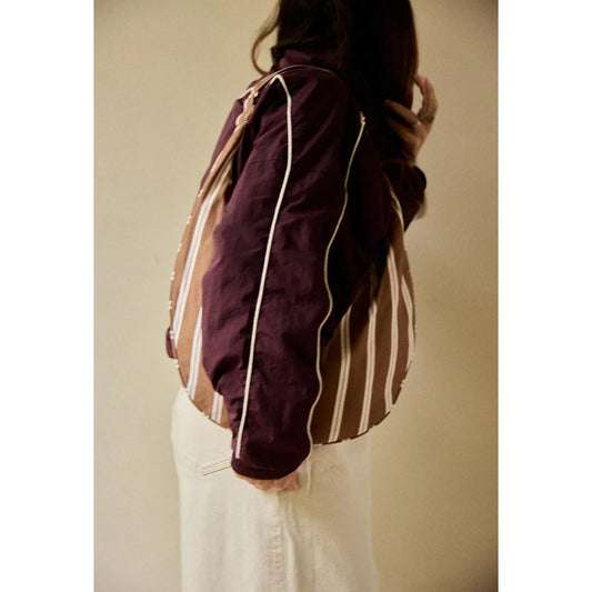 Lila beige gestreifte bomberjacke mit weißem reißverschlussdetail new b bag stripes noisette perfekte geschenke