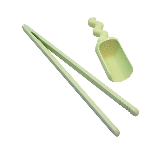 Lightgrünes silikon küchenutensilien set pinzette mit gedrehtem griff tongs und schöpflöffel ideal für ökologische