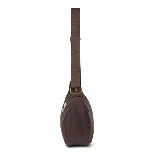 Dunkelbraune Gürteltasche mit verstellbarem Riemen und bronzener Schnalle