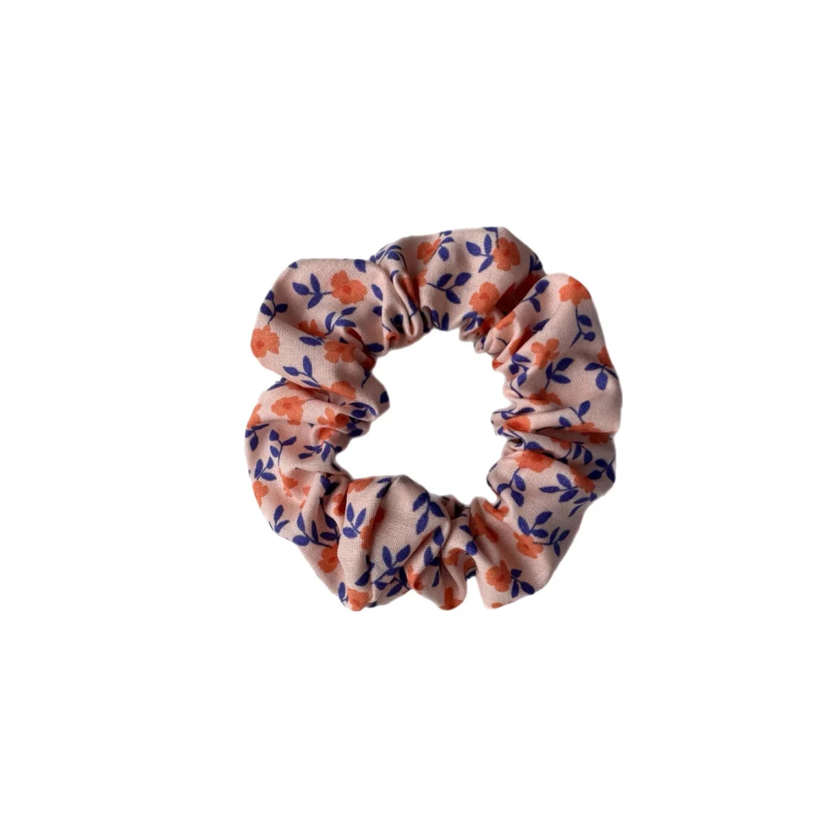 Weiches rosa Stoff-Scrunchie mit zarten orangen Blüten und marineblauen Blättern: Scrunchies Mini + Me Blush