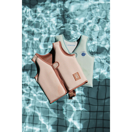 Zwei gestreifte Neopren-Schwimmwesten in Rosa und Minzgrün mit Fisch-Logo