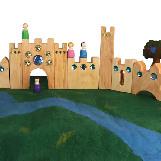 Holzspielzeug Schloss mit bunten Edelsteinen für das Produkt Smal Fairytale Castle 10 Stk