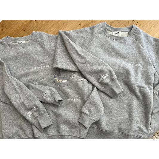 Passende graue Sweatshirts für die Familie vom Produkt Sweatshirt Papa We Are Family COOL MUM