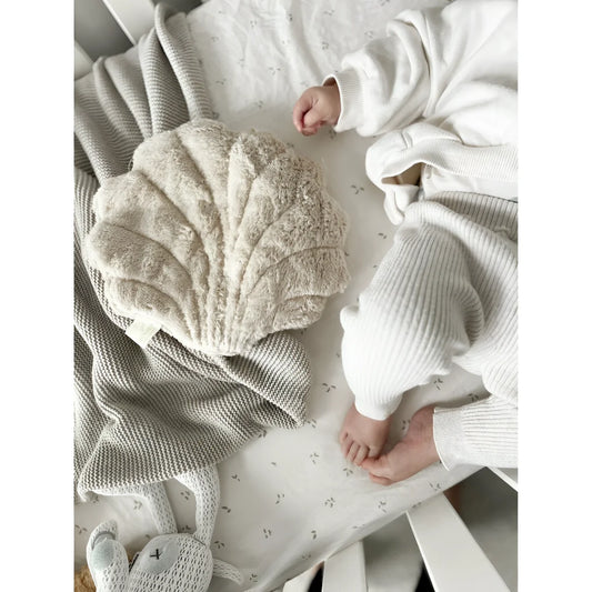 Beiges, muschelförmiges Wärmekissen Muschel klein für Entspannung und Komfort