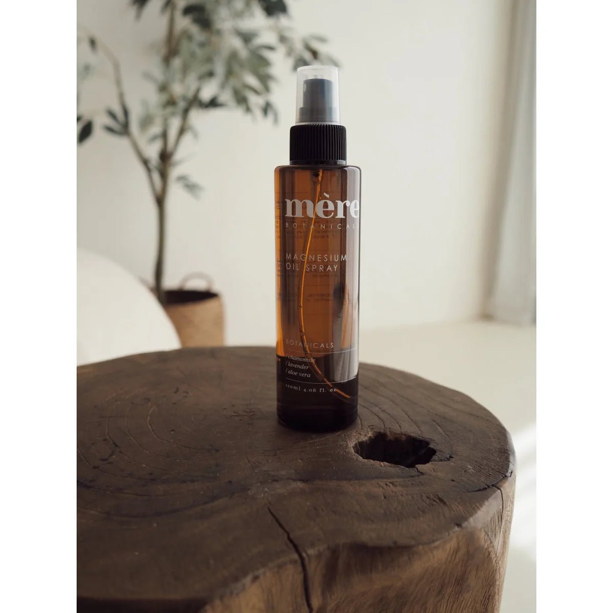 Schlankes Bernstein-Glas Mère Botanicals Magnesium-Öl-Spray 120ml hautpflegend