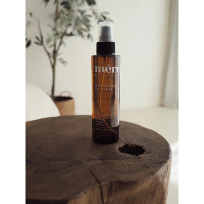 Schlankes Bernstein-Glas Mère Botanicals Magnesium-Öl-Spray 120ml hautpflegend