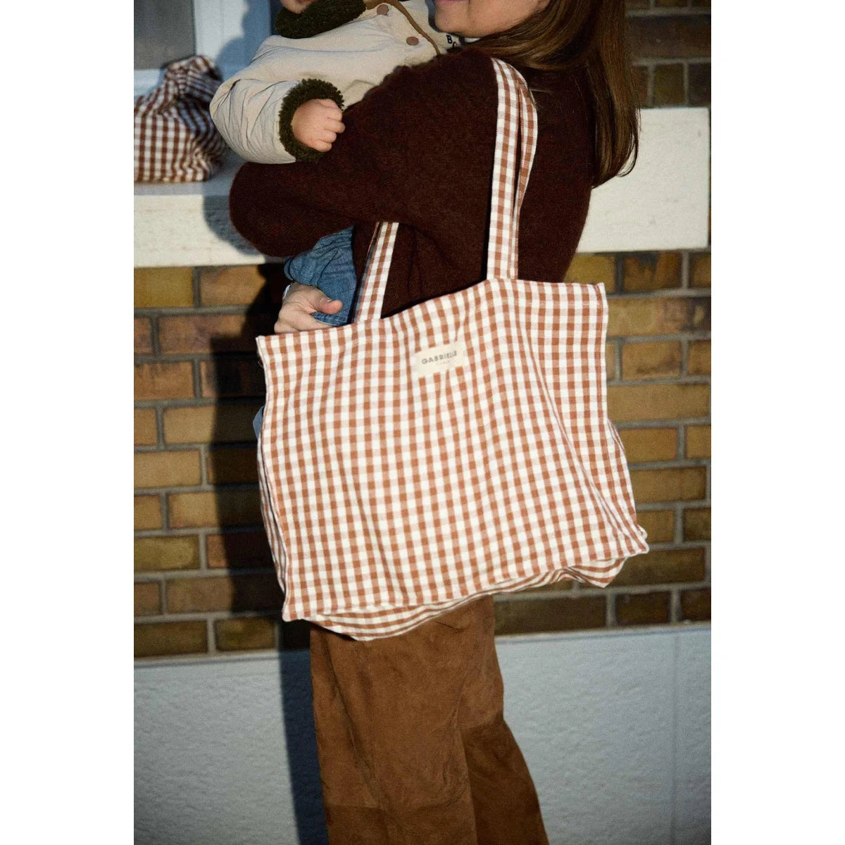 24H Bag Vichy Moka: beige-weiss Gingham-Karo Canvas-Tote-Bag mit robusten Griffen