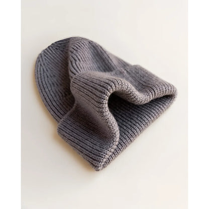 Grau gestrickte Beanie-Mütze mit Rippstruktur, Adult Beanie Fonzie von Otter