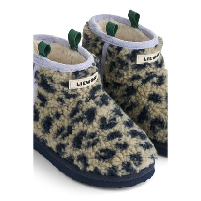 Beige und marineblaue leopard print shearling booties mit grünen zuglaschen albi pile boot leo mist