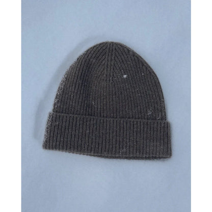 LOVEM AMI BEANIE Kaschmirmütze Taupe Detailansicht der Rippstruktur
