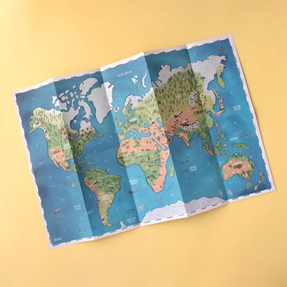 Buntes illustriertes Weltkarten-Poster mit Tieren, Wäldern und Aufklebern
