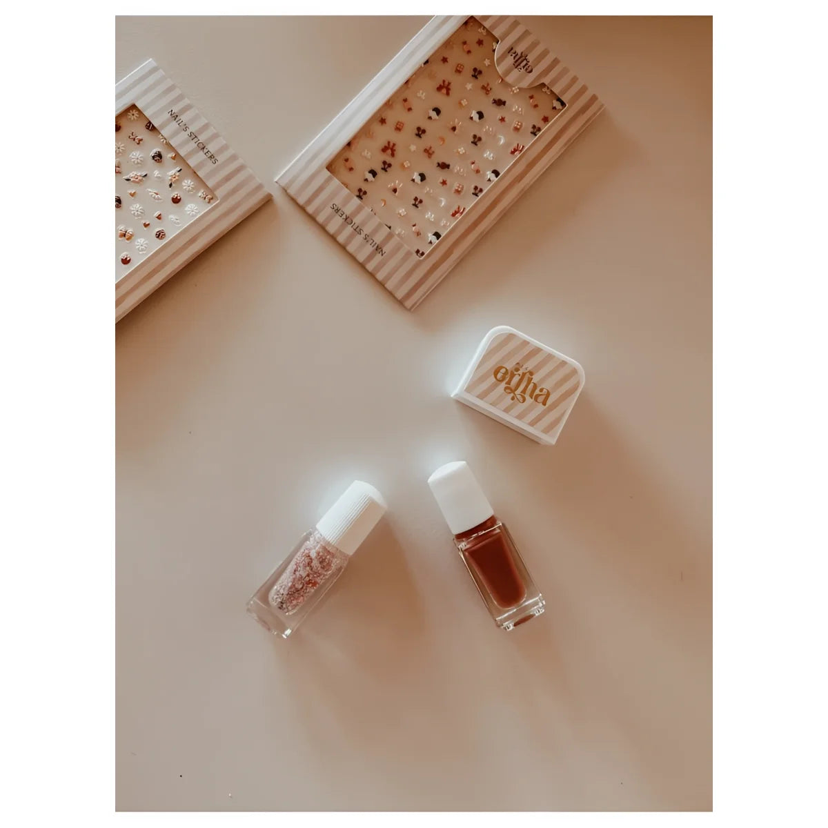 Gold Glitzer Nagellack-Set Aquabelles mit weißen Verschlüssen