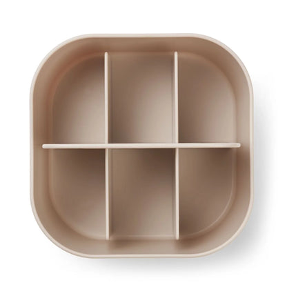 Quadratische beige Aufbewahrungsbox mit vier Fächern und weißen Trennwänden