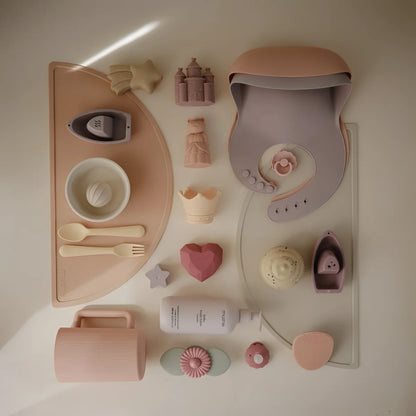 Pastellrosa silikon baby Lätzchen mit weichem rundem design und grauen akzenten für das schimmelresistente badespielzeug
