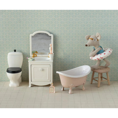 Rosa badewanne maus mit weißem innenraum und dekorativen füßen ideal für ökologische baby- und kinderprodukte