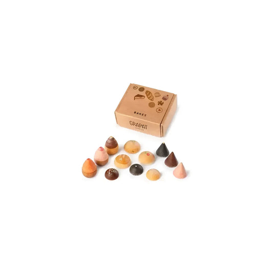 Miniatur-Holzspielzeug-Set Bakes mit Gebäck und Brot in warmen erdigen Tönen