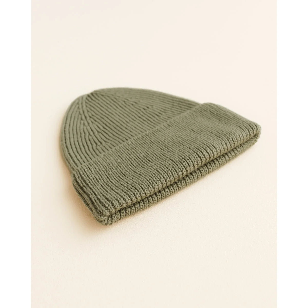 Olivegrüner gestrickter Beanie mit gerippter Textur, Beanie Fonzie | Artischocke