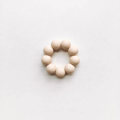 Beissring Freezer Teether mit beigem Holzperlenring aus Baumwolle