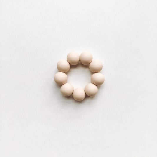 Beissring Freezer Teether mit beigem Holzperlenring aus Baumwolle