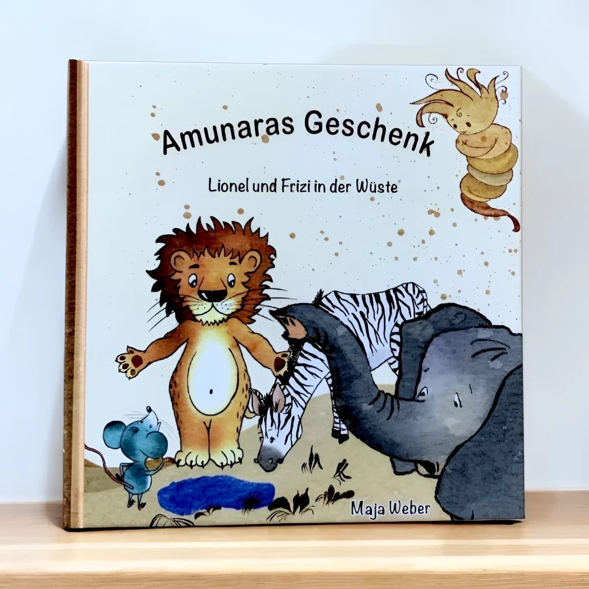 Kinderbuch mit Tierillustrationen im Produkt Amunaras Geschenk
