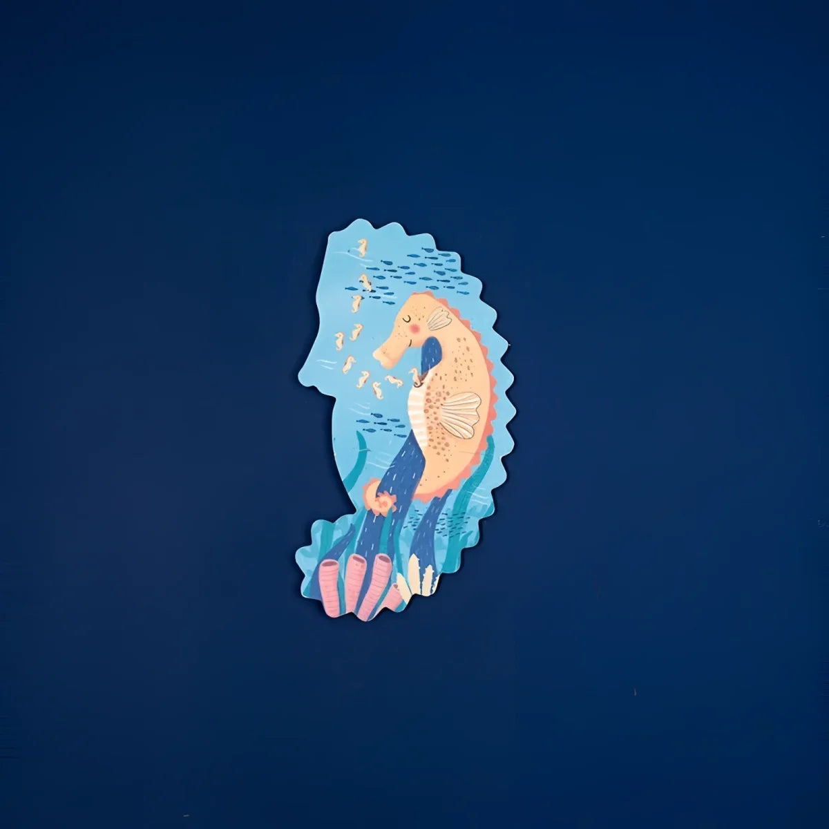 Bunt illustrierter Seepferdchen-Sticker in Pfirsich-Blau mit Fischen für Blue Puzzle
