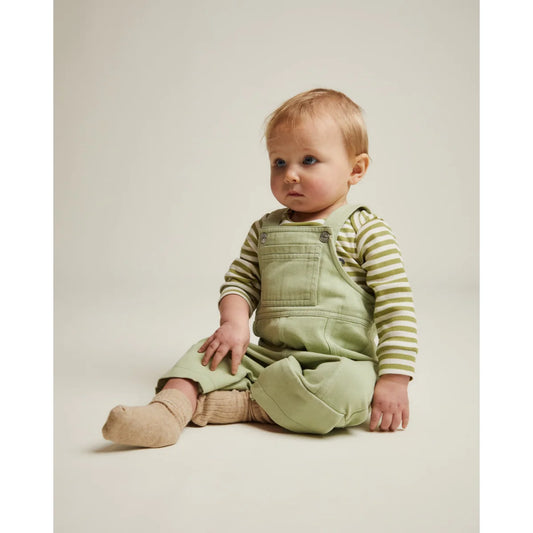 Mintfarbene Denim Blythe Dungaree mit gestreiftem Langarmshirt