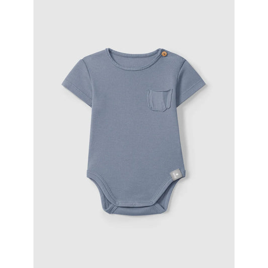 Ribbed Body Indigo: weiches blaues Babybody mit Snap-Verschluss