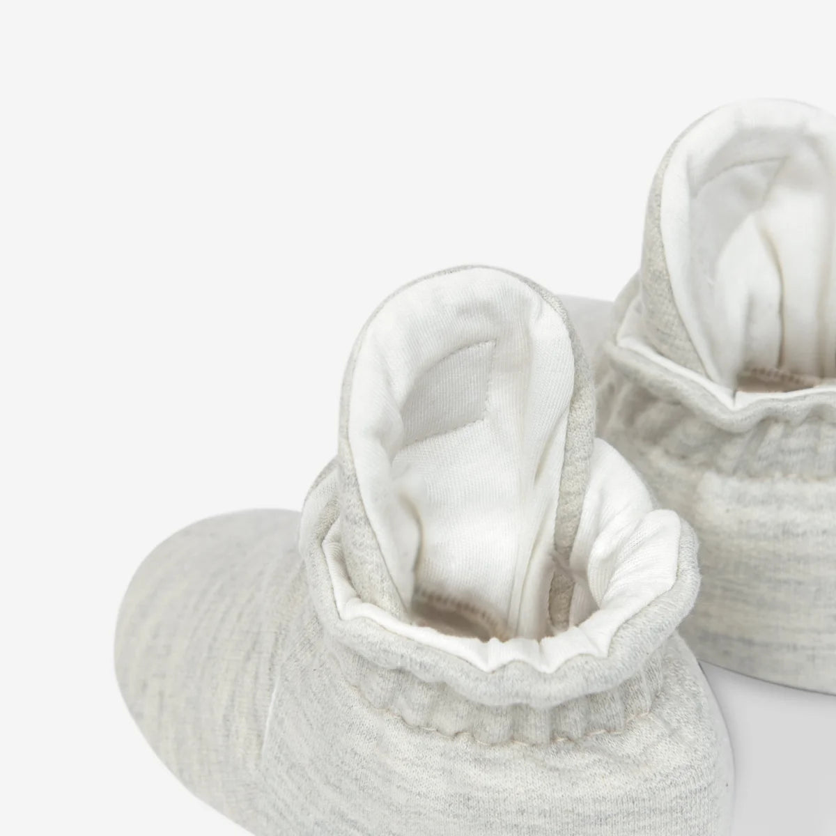 Weiche, graue Babybooties aus Baumwolle für 12 bis 24 Monate in Hellgrau