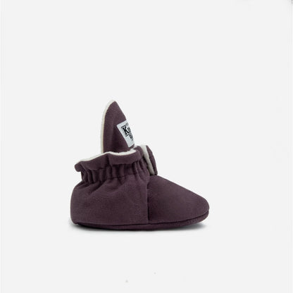 Dunkelviolettes Babybootie mit weichem, elastischem Knöchel und weißem Rand