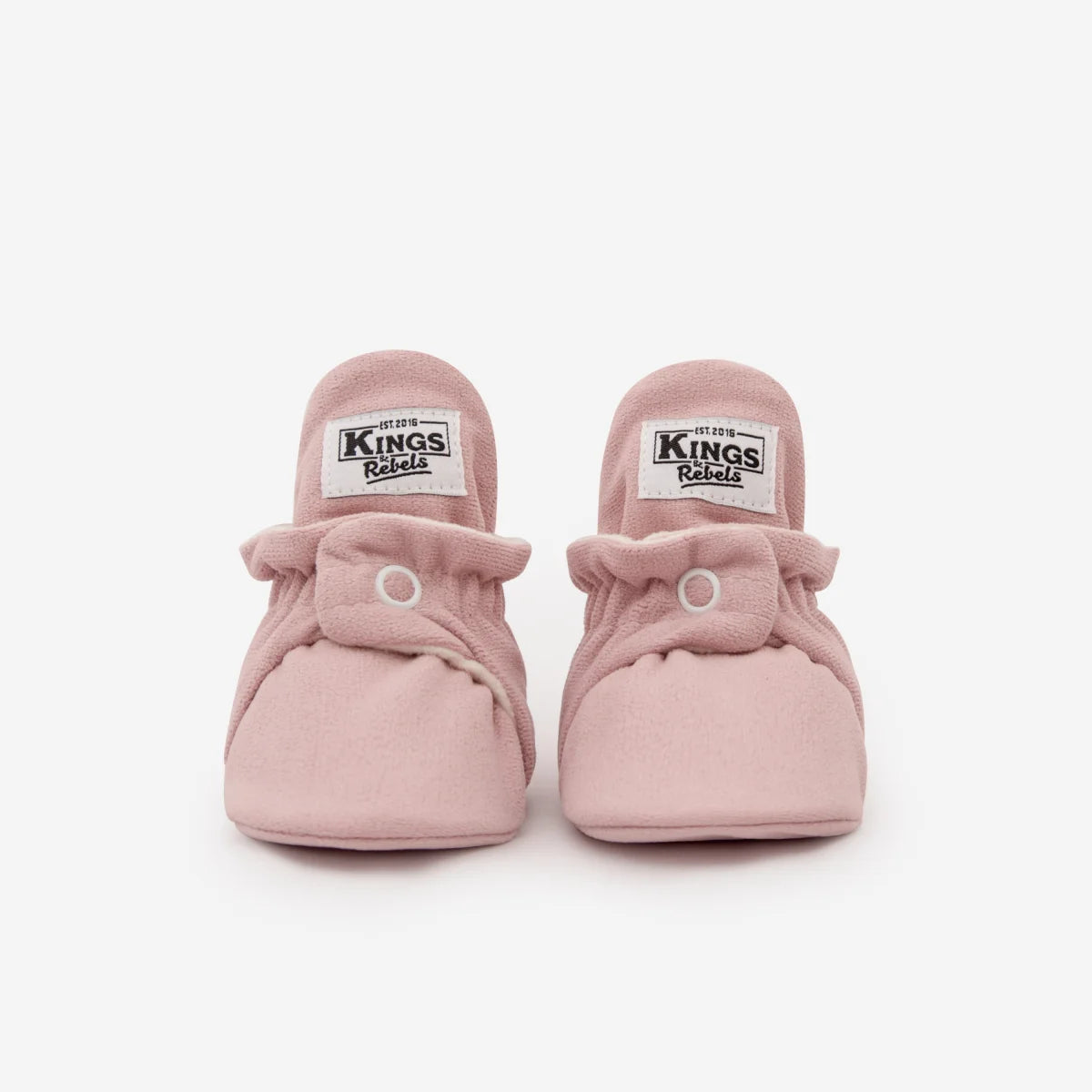 Paar rosa Baby-Booties mit weißen Druckknöpfen für das Produkt Booties Gamuza Classic 0-12 Monate Rosewood