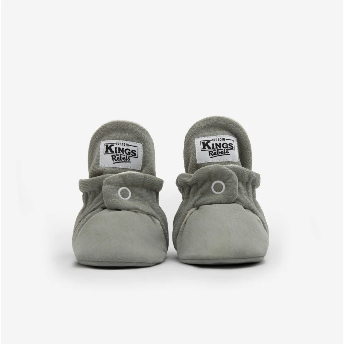 Graue Baby-Moccasins mit Druckknöpfen für Neugeborene im Produkt Booties Gamuza Classic