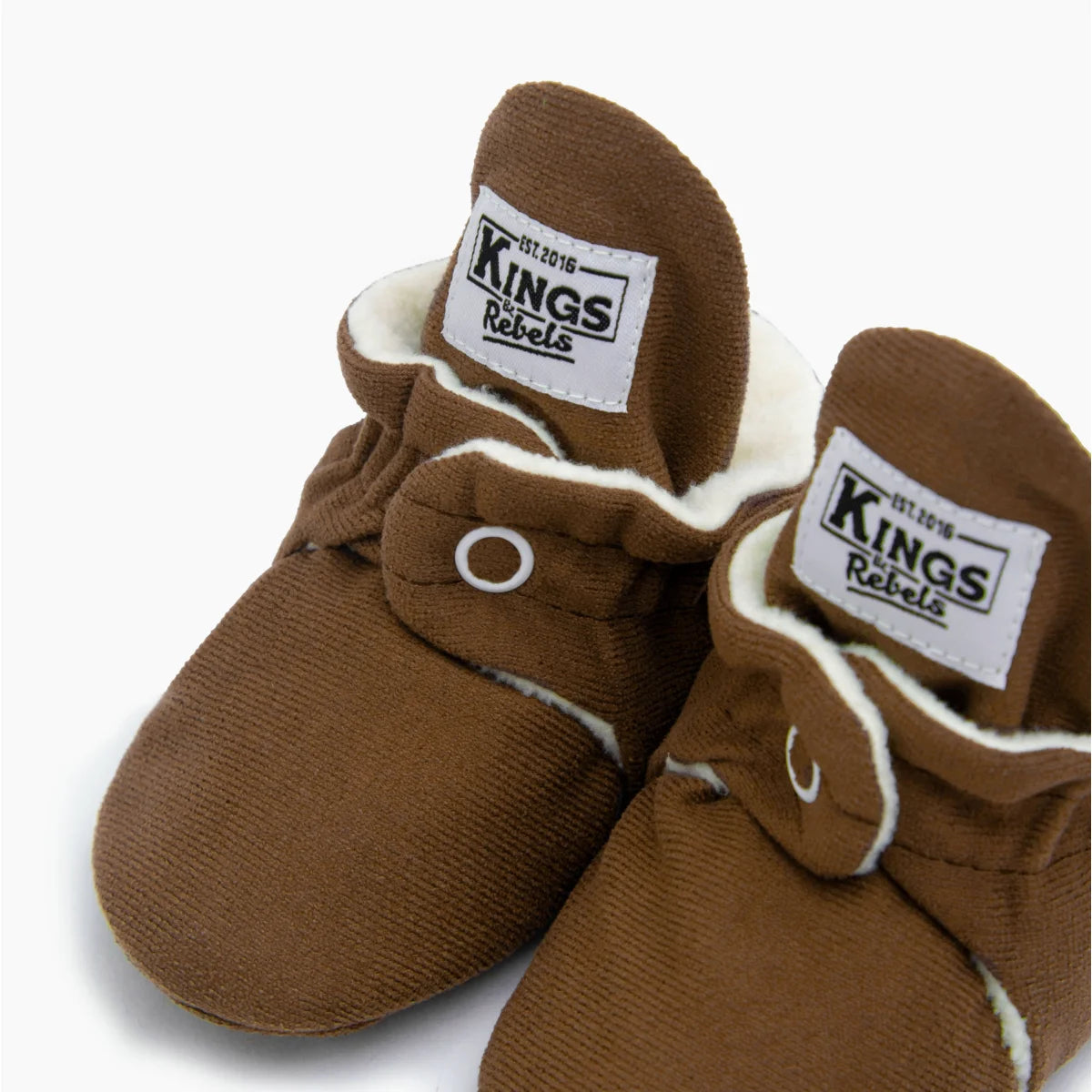 Kings & Rebels Booties Gamuza Gripper Cinnamon, elastisches Band über dem Knöchel