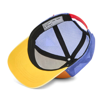 Ein lebendiger gelb-blauer cap mini canyon truckerhut mit rotem verstellbarem gurt am hinteren teil