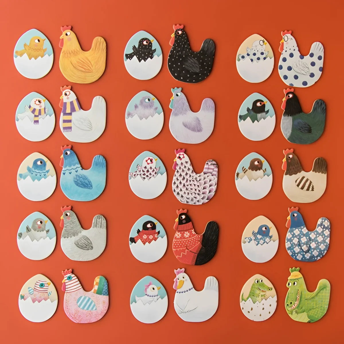 Handgefertigte Keramik-Hühnchen und Eierornamente mit bunten Mustern in Chicks + Chickens Memo