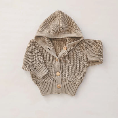 Beige gestrickte Kapuzenjacke für Babys und Kleinkinder im Sanddesign