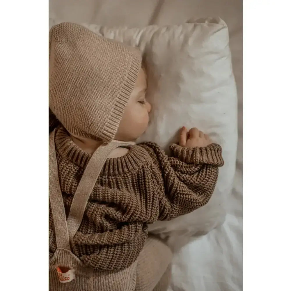 romi. the label pull en grosse maille Coffee chez Littlies + mums