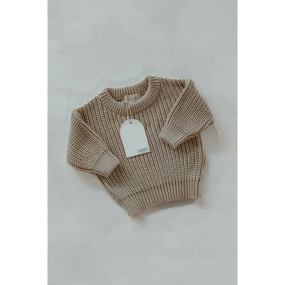 Beige Chunky Knit Sweater Oat mit Preisschild sichtbar auf weißem Hintergrund