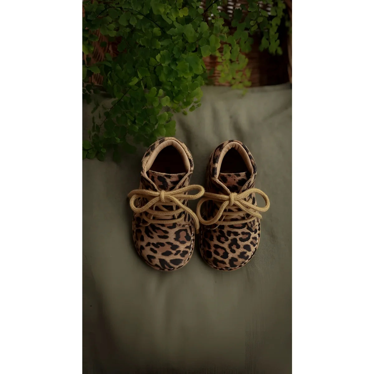 Klassische Leopard-Desert-Boots für Babys aus pflanzlich gegerbtem Wildleder, Petit Nord