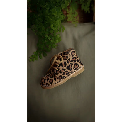 Klassische Leopard-Desertboot aus pflanzlich gegerbtem Wildleder, Petit Nord