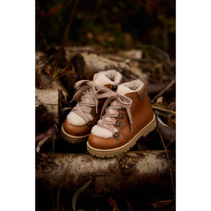 Braune Leder- und Faux-Fell Kinderstiefel mit gestreiften Schnürsenkeln