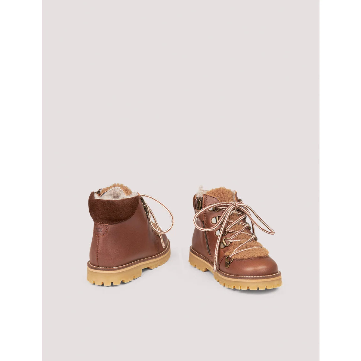 Braune Leder-Winterstiefel mit Schnürung, Faux-Fell-Futter und -Streifen von Classic Winter Boot Hazelnut