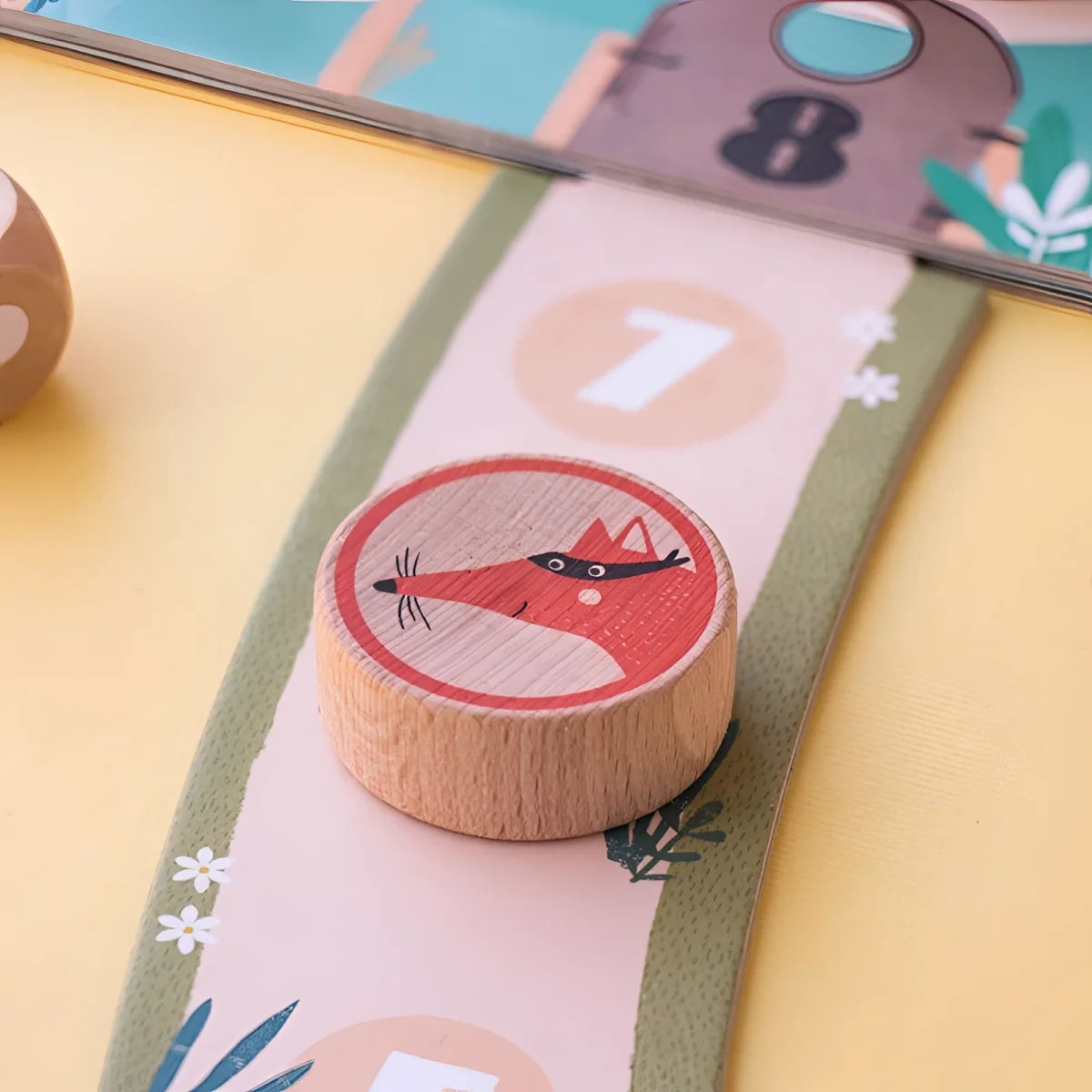 Holzscheibe mit rotem Fuchsdesign aus dem Spiel Cluck, cluck! The fox!