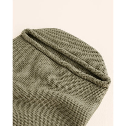 Olivegrüner gestrickter Beanie-Hut passend zur Cocoon Babydecke Artischocke